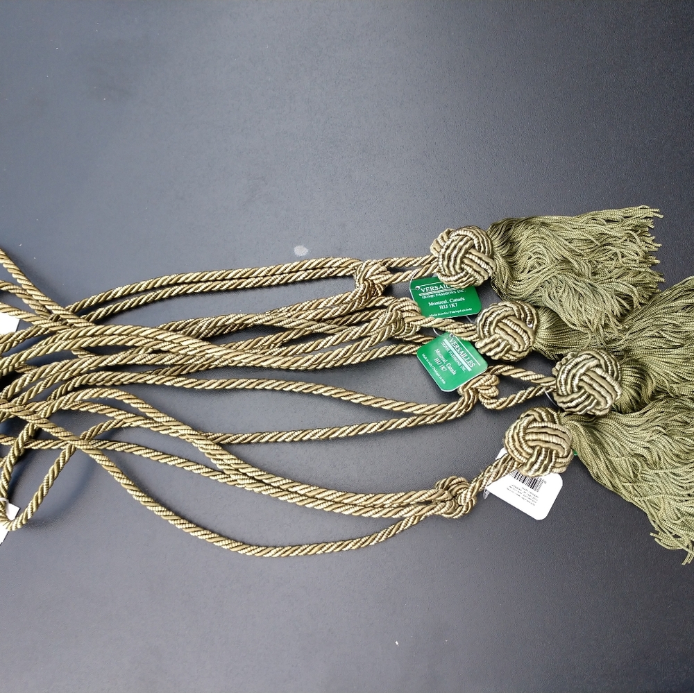 NWT Set of 4 green tiebacks